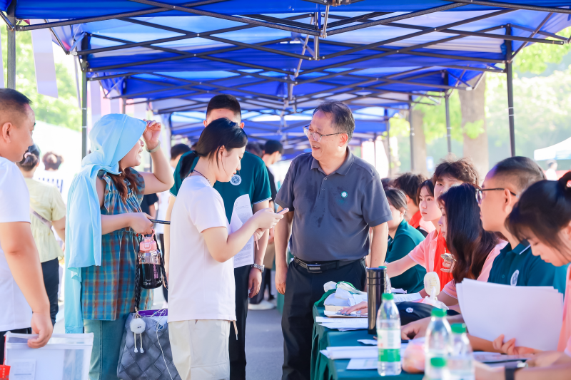 我校喜迎2024级新生报到入学